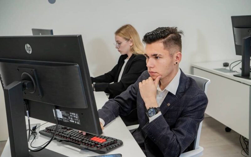 Exploitez les Cours en Ligne : Le Futur des Podcasts Rémunérés et Méthodes Avancées