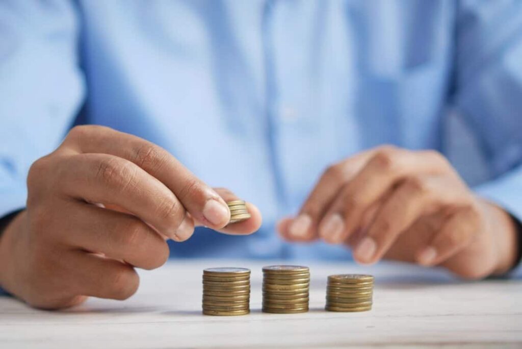 Épargne Stratégique,Profiter des avantages fiscaux et placements,Automatiser l’épargne pour plus de discipline,La règle 50/30/20 appliquée intelligemment,Analyse complète de vos revenus et dépenses Épargne Stratégique