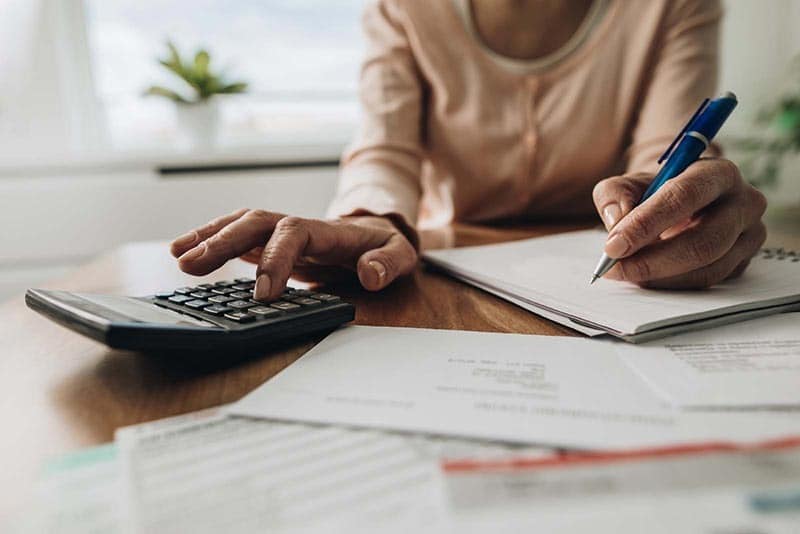 assurance vie, Options méconnues pour booster son assurance vie, Existe-t-il des options pour optimiser son contrat ?, secrets cachés de l’assurance vie, secret de l’assurance vie, La fiscalité de l’assurance vie, Quels sont les frais cachés d’une assurance vie ?, Tous les contrats d’assurance vie sont-ils équivalents ?, Les 5 secrets cachés de l’assurance vie Les 5 secrets cachés de l’assurance vie à connaître en 2026