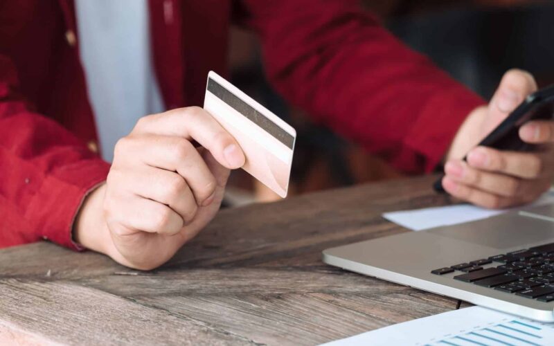 Comment le Prêt Personnel et le Rachat de Dettes Peuvent Améliorer Votre Situation Financière